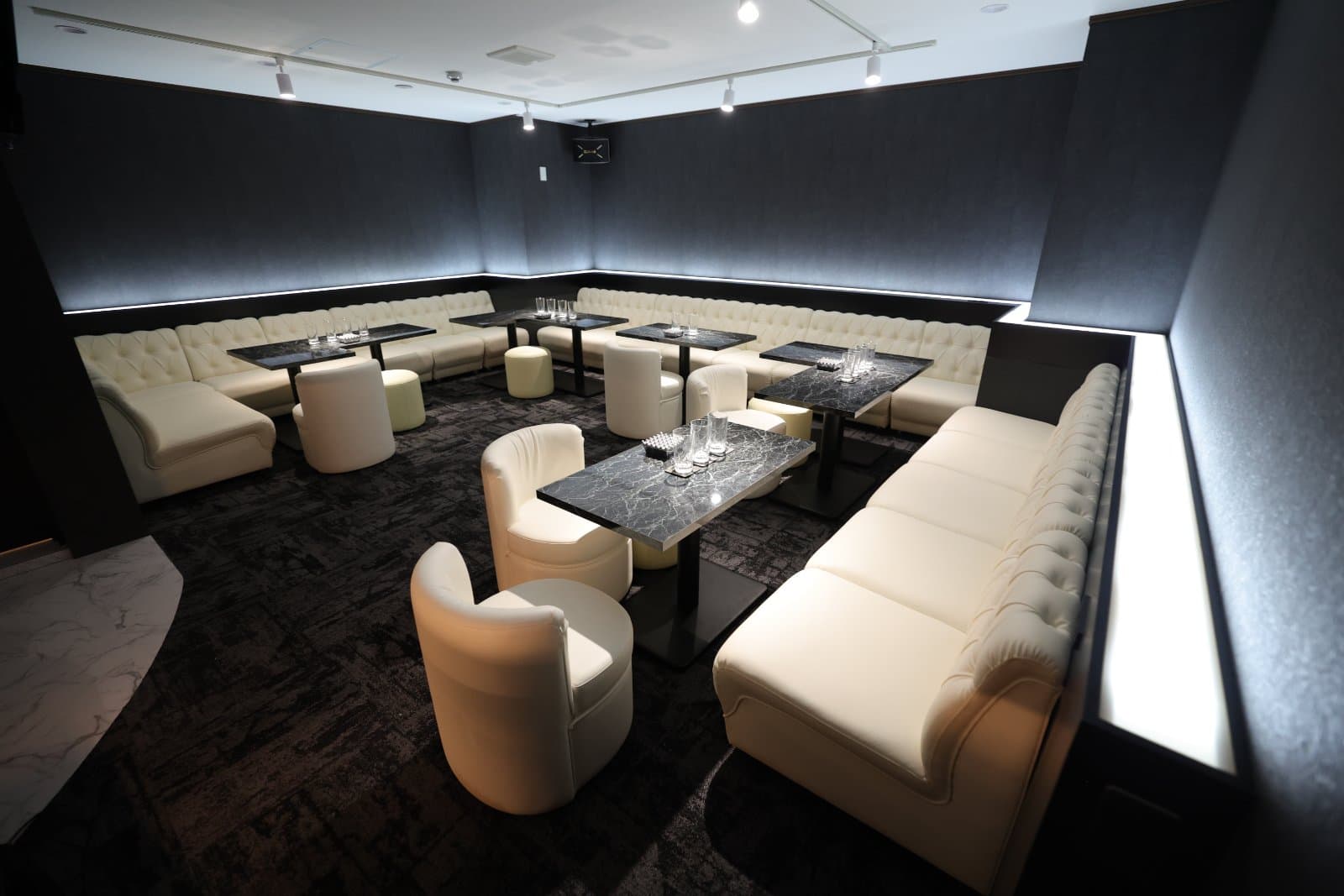 スナックLunaR(ルナール)那覇松山店の写真 3