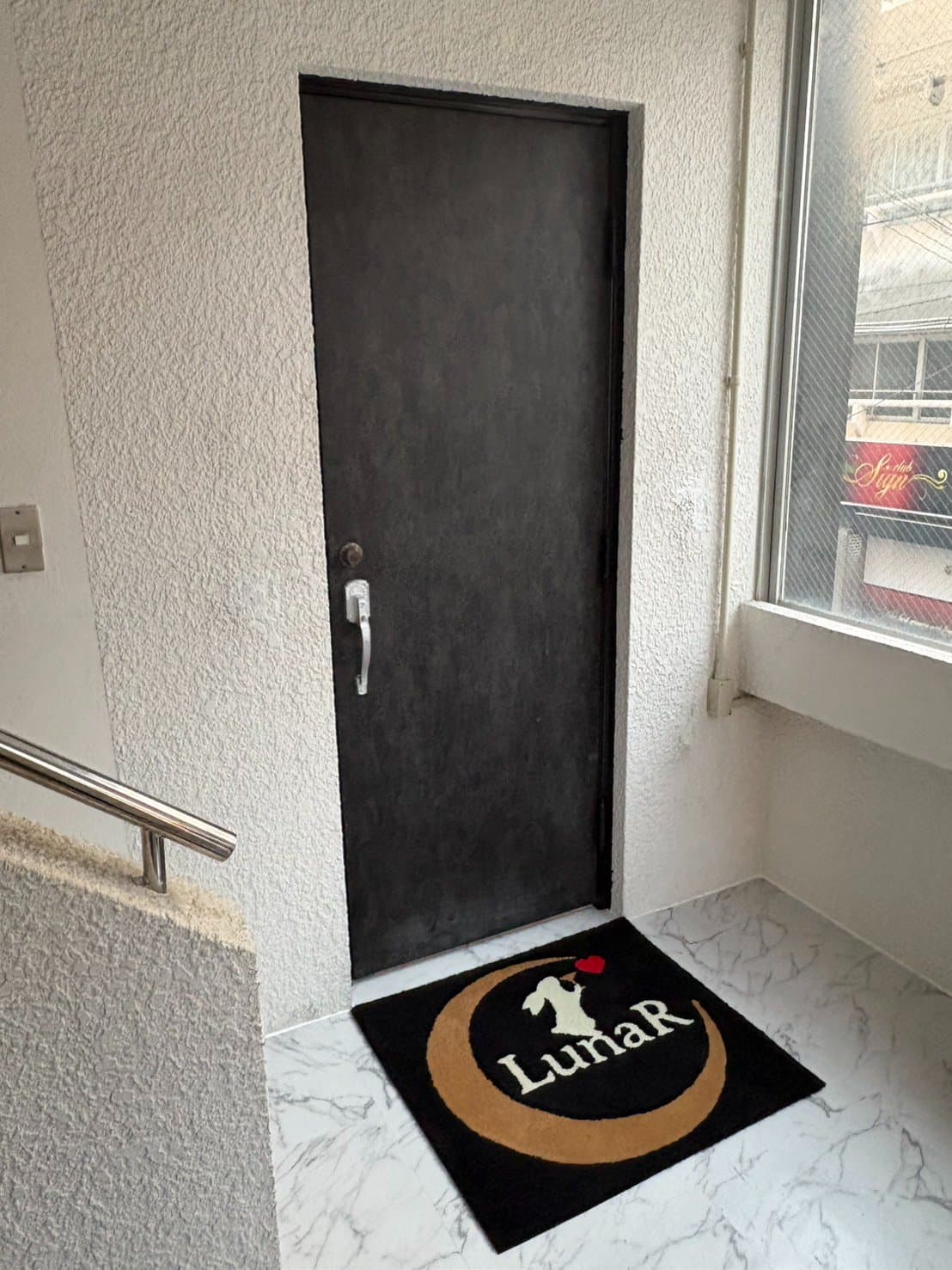 スナックLunaR(ルナール)那覇松山店の写真 9